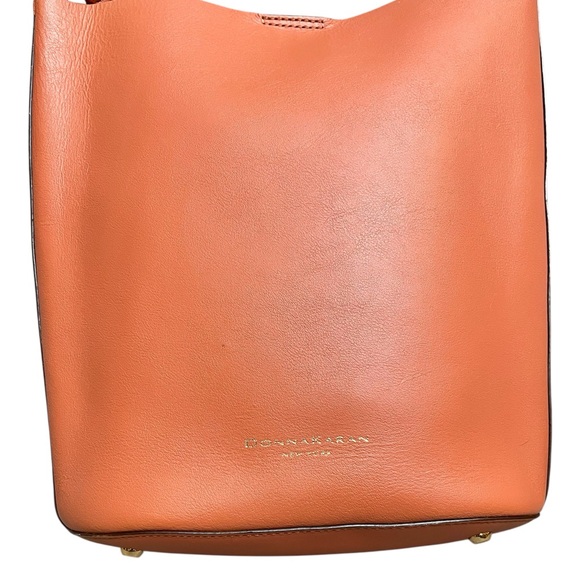 Donna Karan Adan Bucket Bag 100% Leather Pockets & Interior w/ Adjustable Strap - Picture 12 of 13